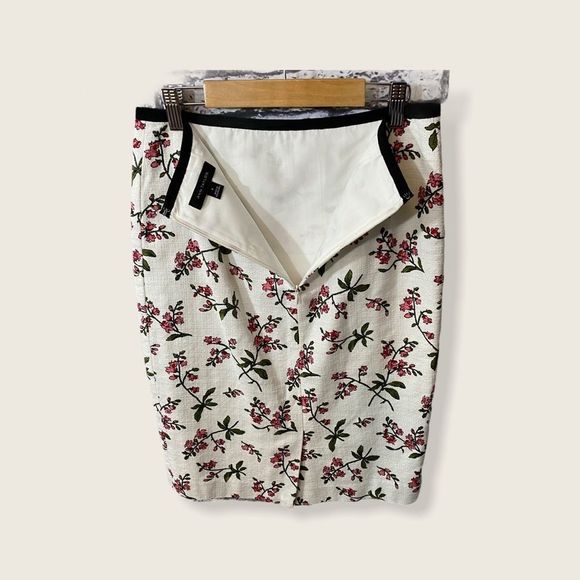 Ann Taylor Floral Pencil Skirt - Size 0 - Picture 3 of 5